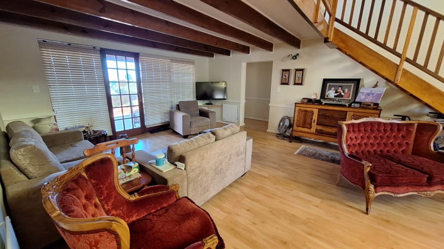5 Bedroom Property for Sale in Stilbaai Wes Western Cape